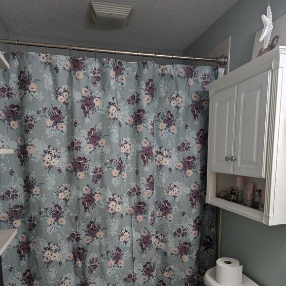 SHOWER CURTAIN - Picture 2 of 3